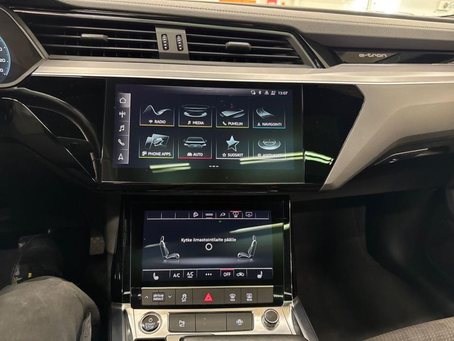 AUDI e-tron 2021