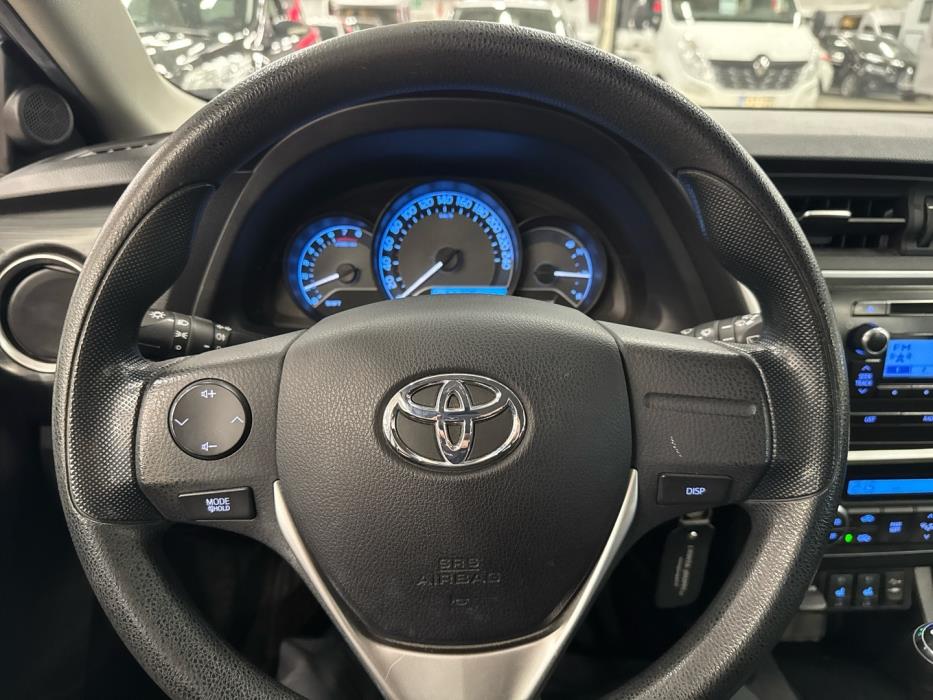 TOYOTA Auris 2013