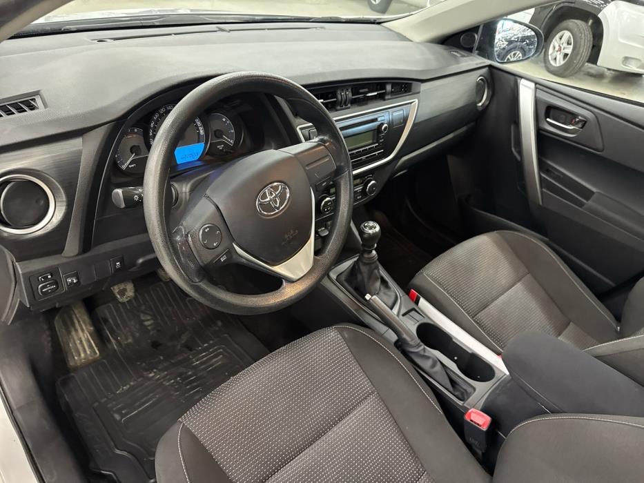 TOYOTA Auris 2013