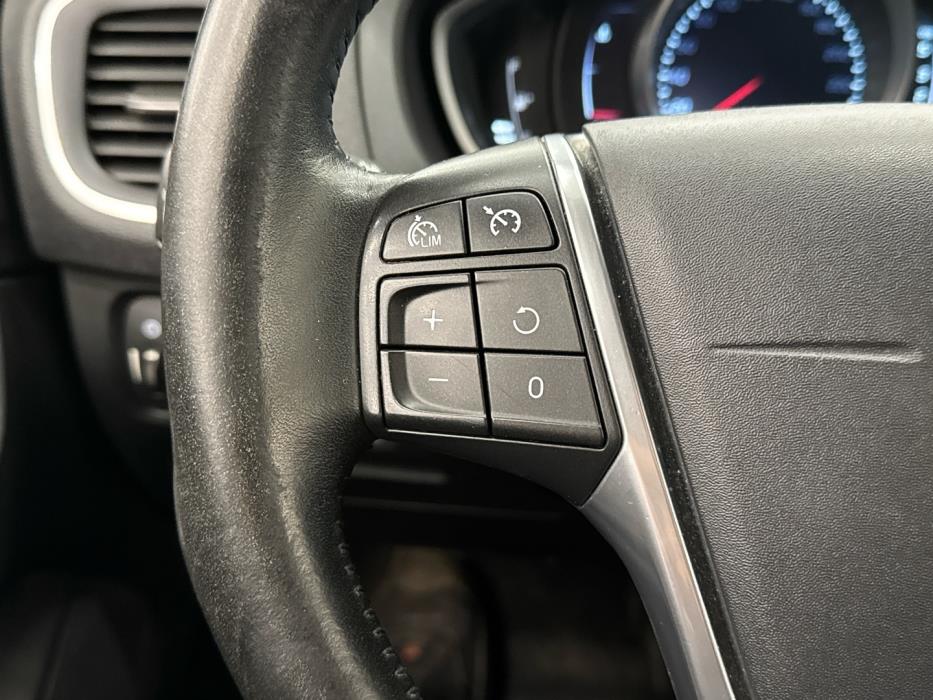 VOLVO V40 Cross Country 2015