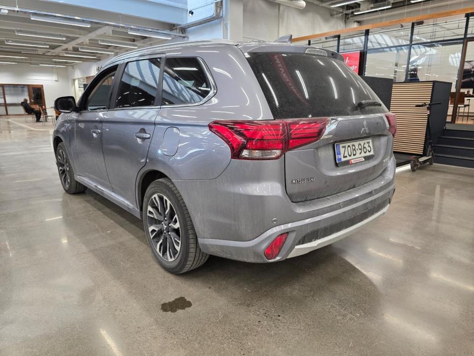 MITSUBISHI Outlander PHEV 2017