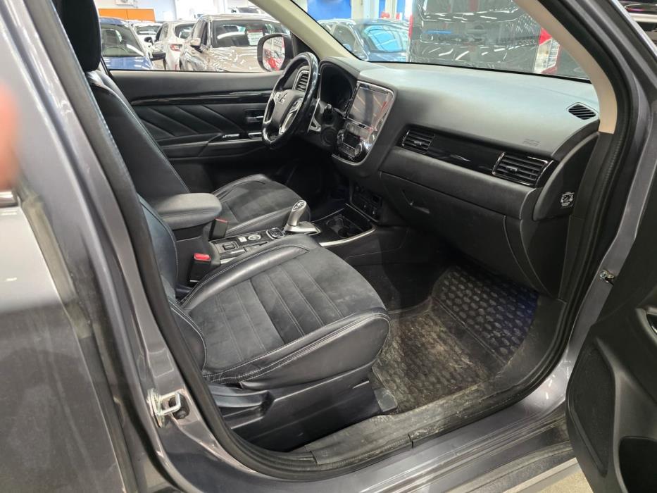 MITSUBISHI Outlander PHEV 2017