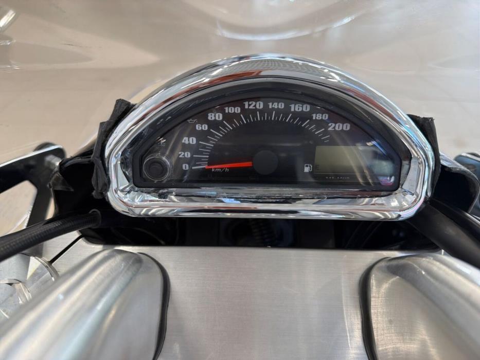 SUZUKI INTRUDER 2010