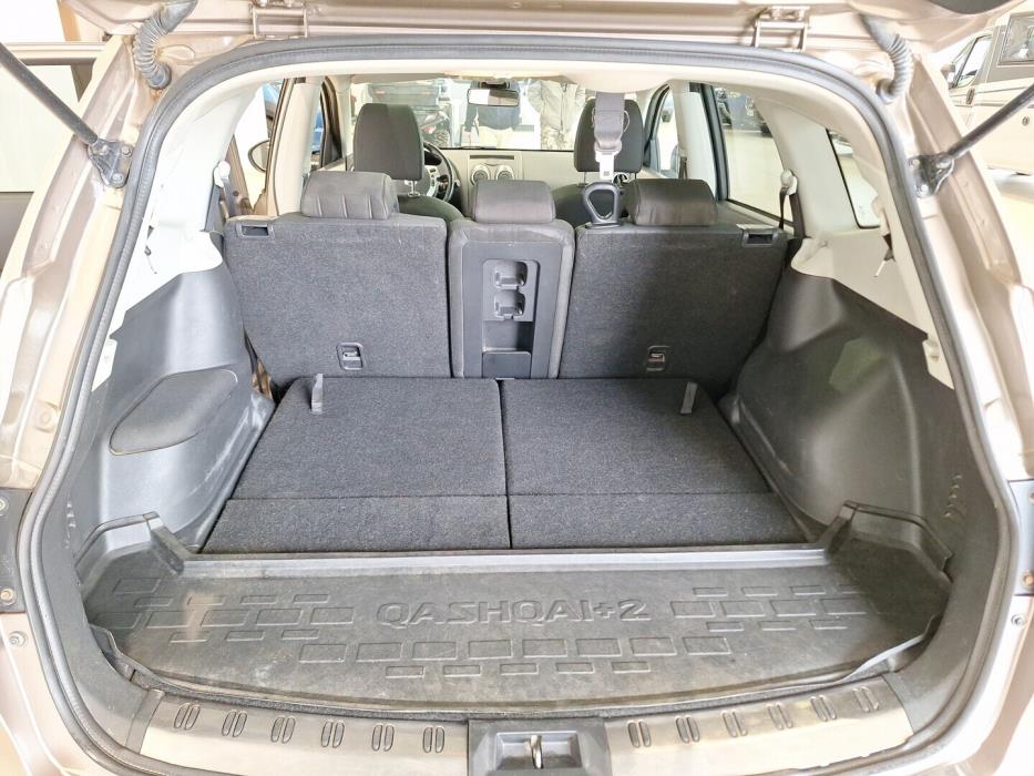 NISSAN Qashqai+2 2010