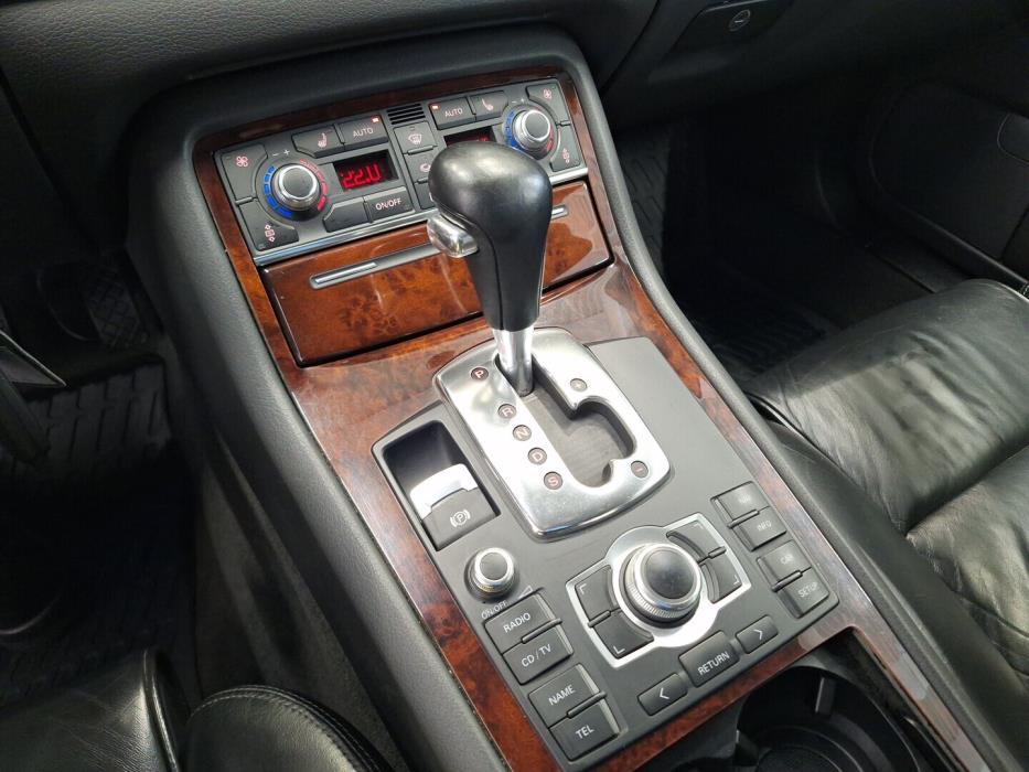 AUDI A8 2004