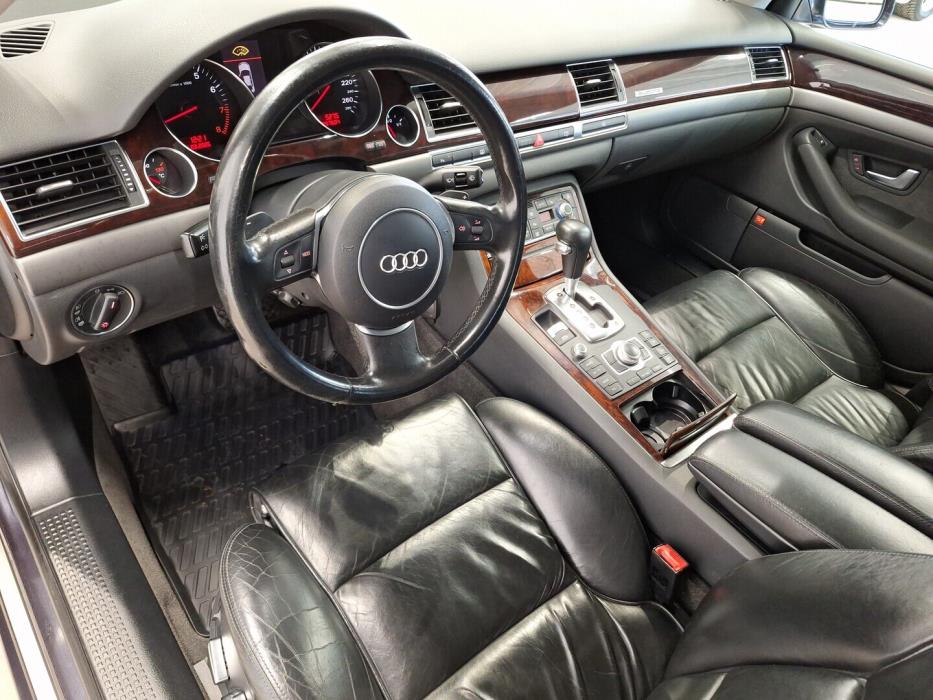 AUDI A8 2004