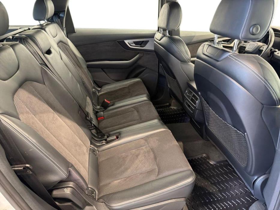 AUDI Q7 2017