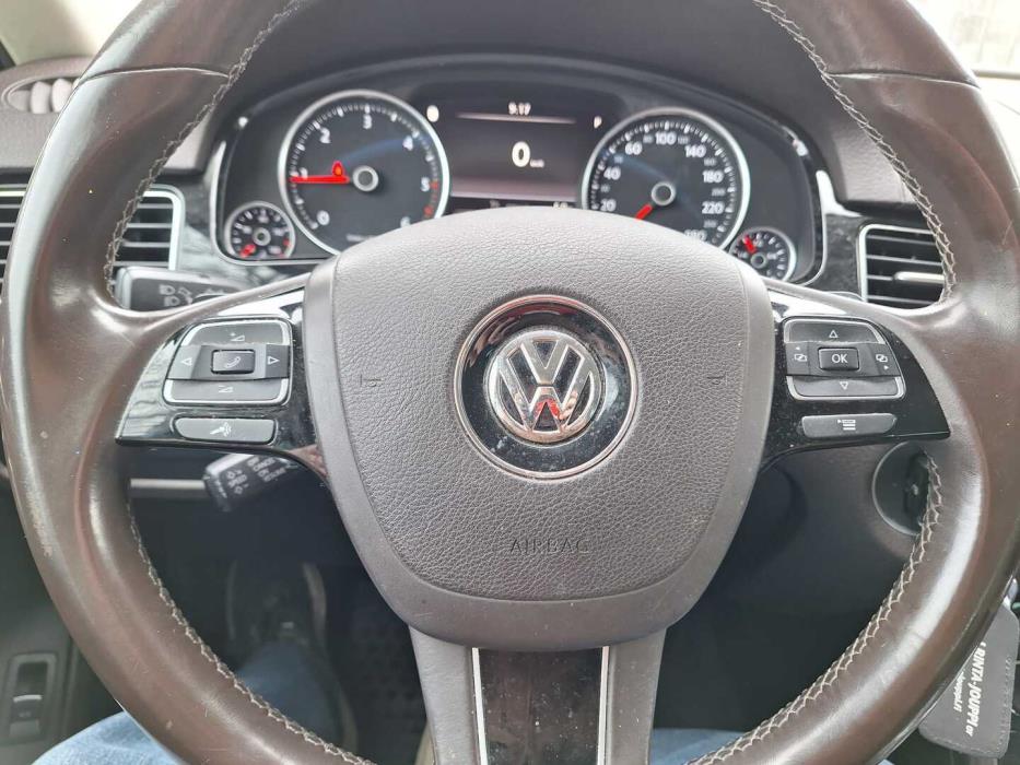 VOLKSWAGEN Touareg 2016