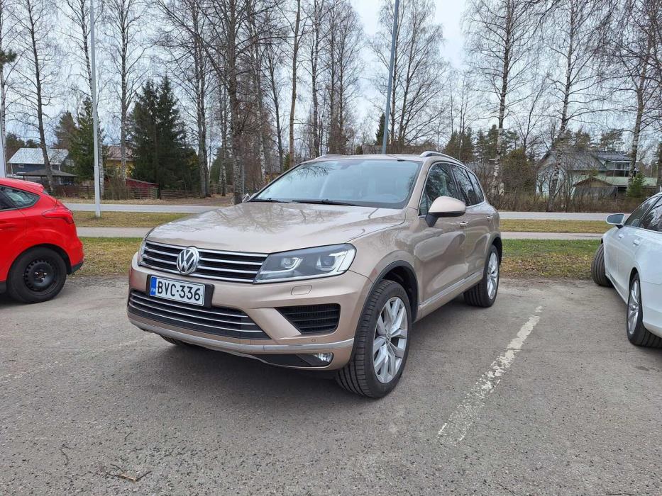 VOLKSWAGEN Touareg 2016