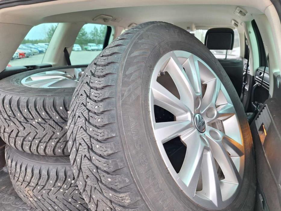 VOLKSWAGEN Touareg 2016
