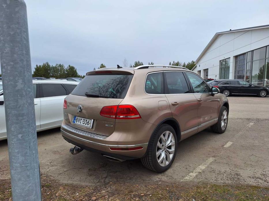 VOLKSWAGEN Touareg 2016