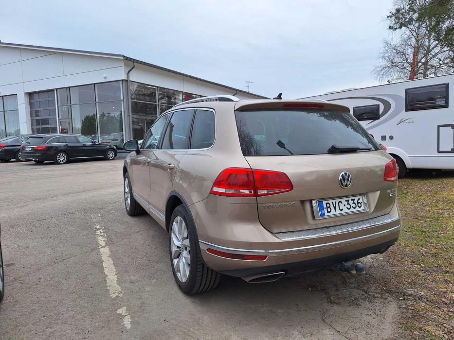 VOLKSWAGEN Touareg 2016