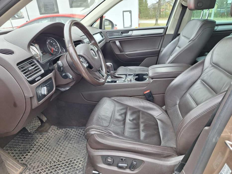 VOLKSWAGEN Touareg 2016