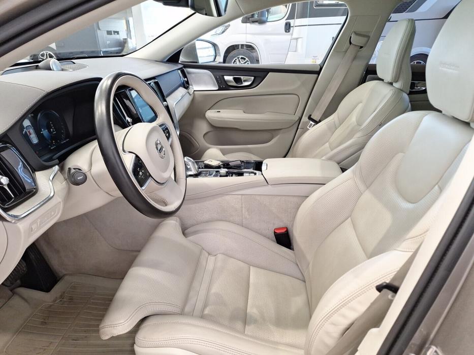 VOLVO V60 2019