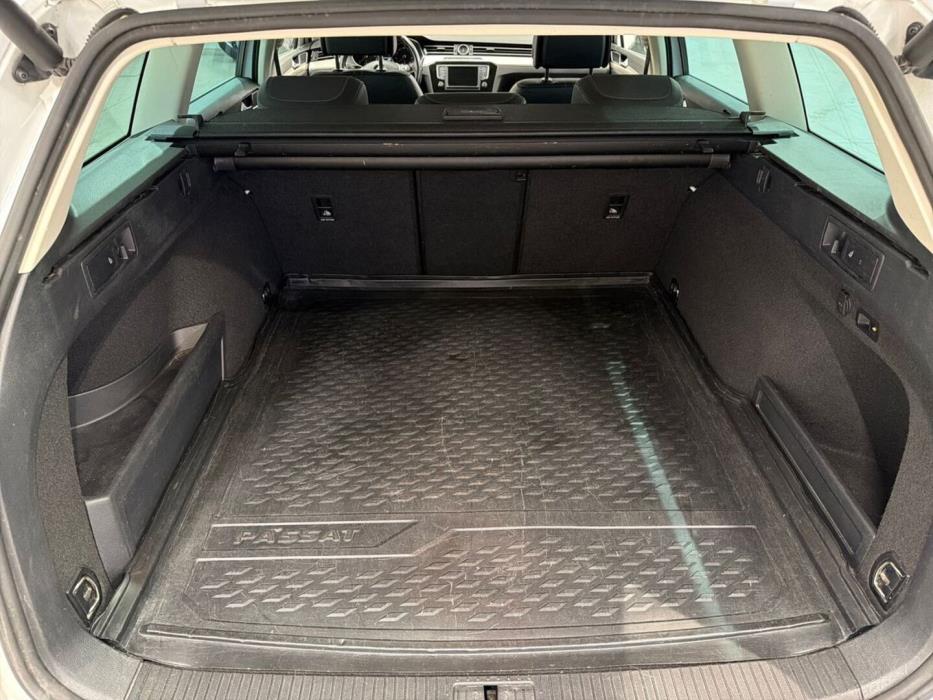 VOLKSWAGEN Passat 2016