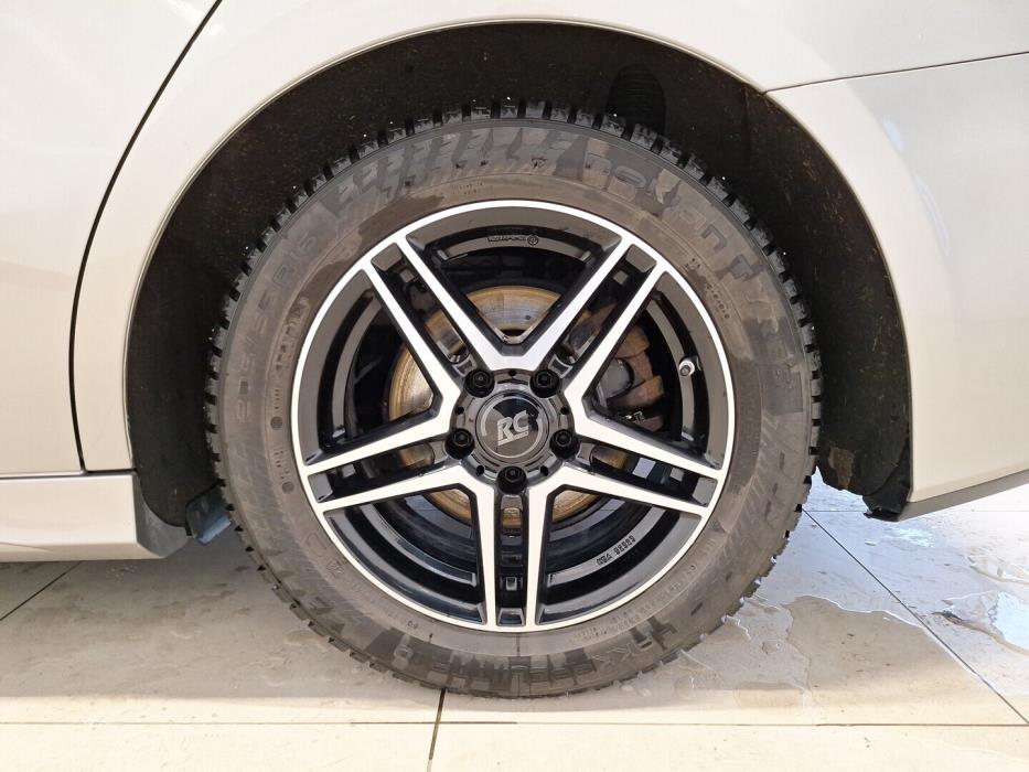 MERCEDES-BENZ A 2019