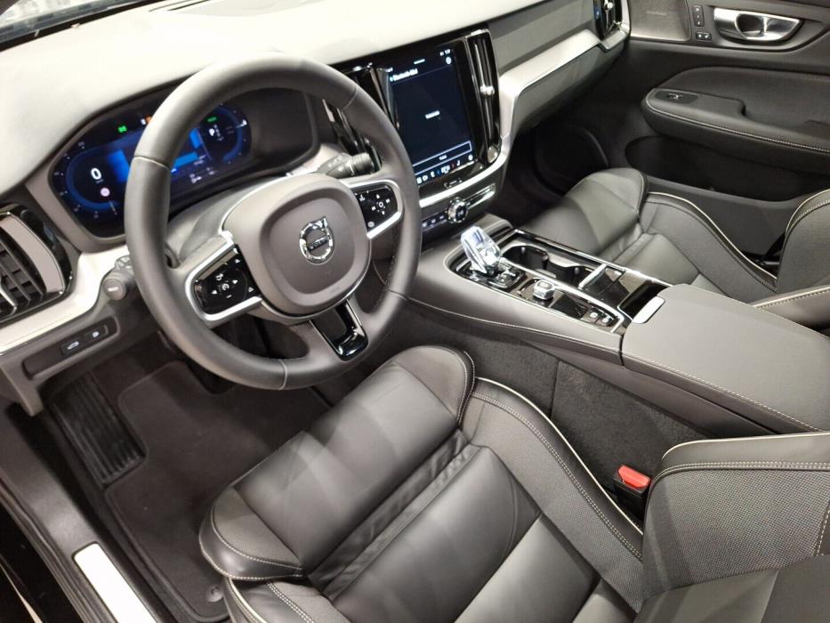 VOLVO V60 2025