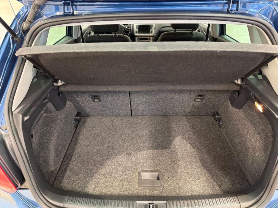 VOLKSWAGEN Polo 2015