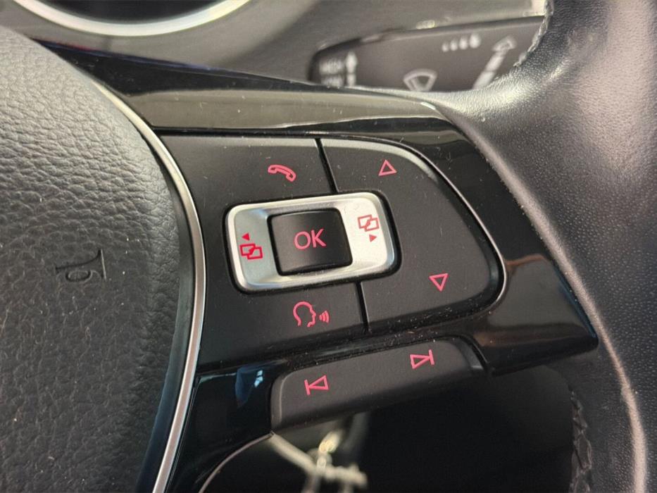 VOLKSWAGEN Polo 2015
