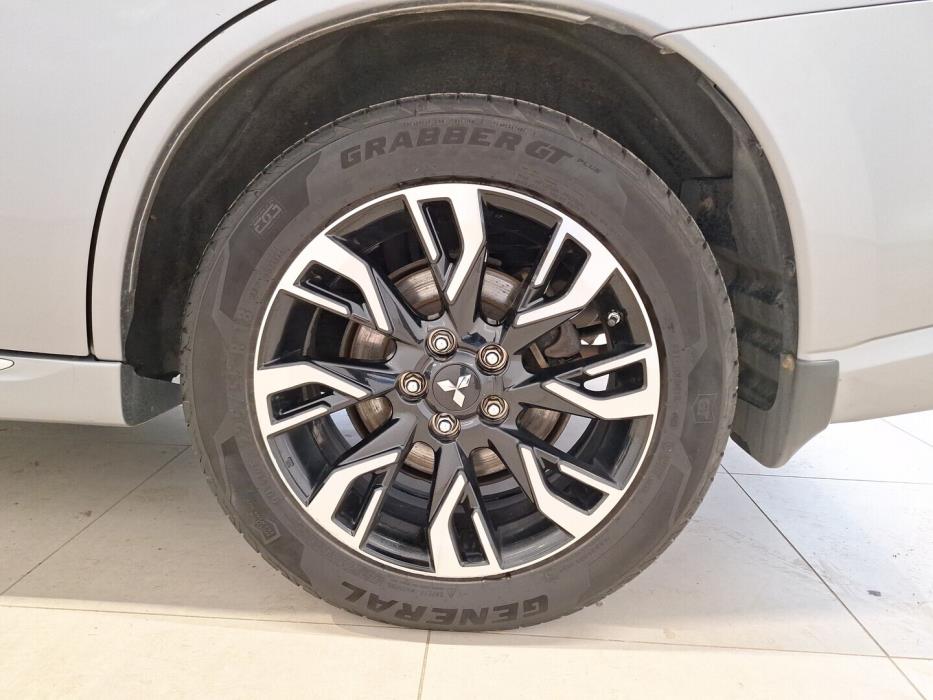 MITSUBISHI Outlander PHEV 2015