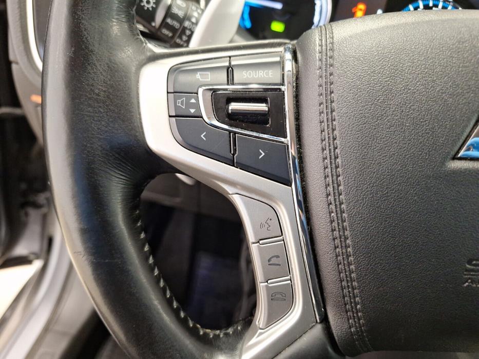 MITSUBISHI Outlander PHEV 2015