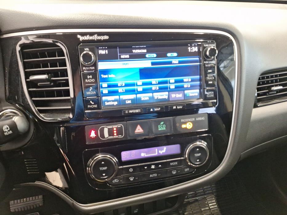 MITSUBISHI Outlander PHEV 2015