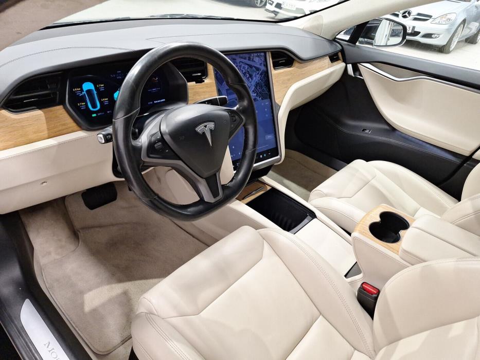TESLA Model S 2019