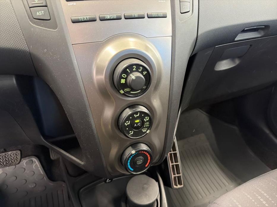 TOYOTA Yaris 2009