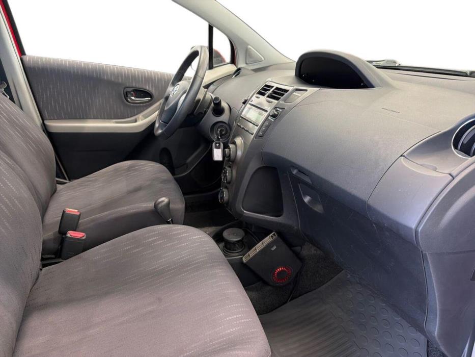 TOYOTA Yaris 2009
