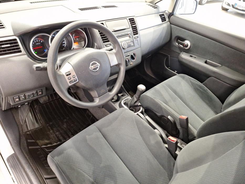 NISSAN Tiida 2010
