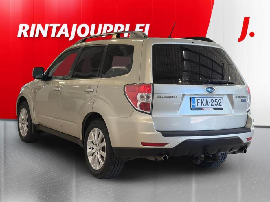 SUBARU Forester 2011