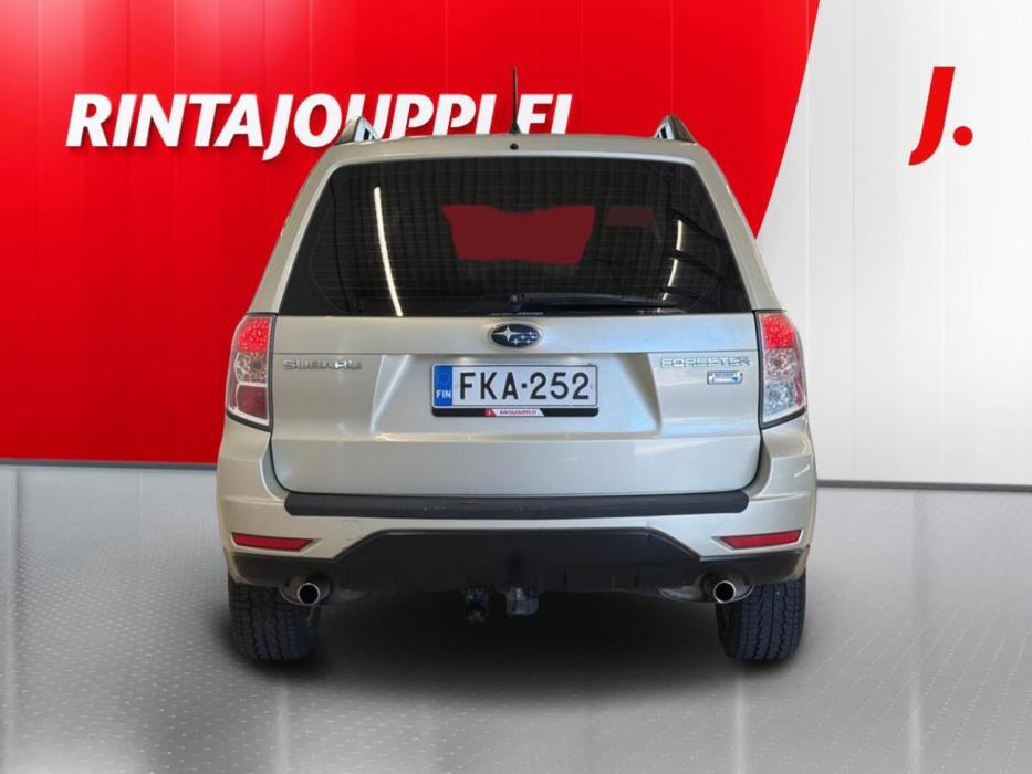 SUBARU Forester 2011