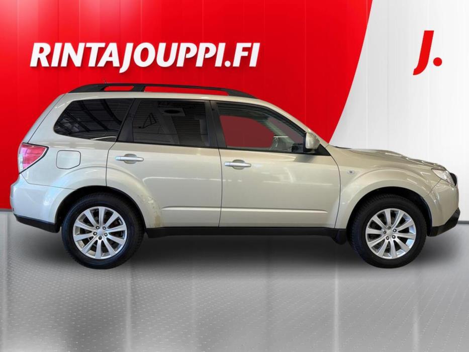 SUBARU Forester 2011