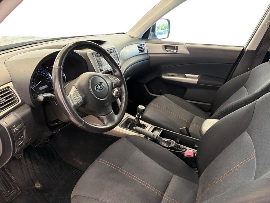 SUBARU Forester 2011