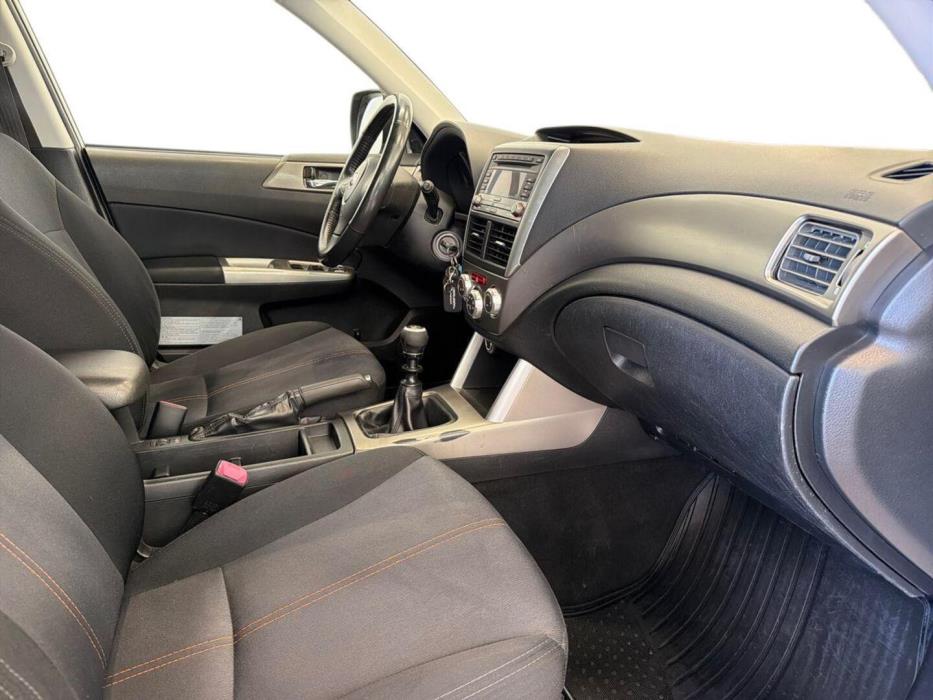 SUBARU Forester 2011
