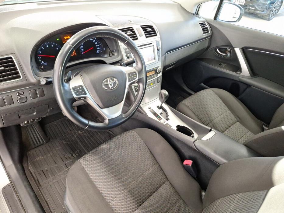 TOYOTA Avensis 2012