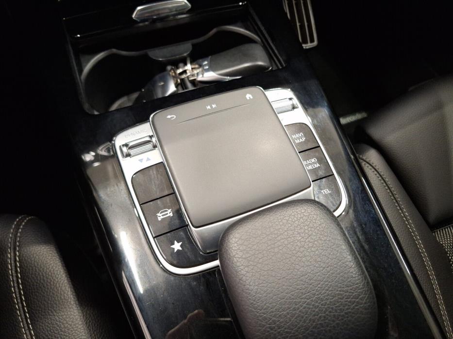 MERCEDES-BENZ A 2019