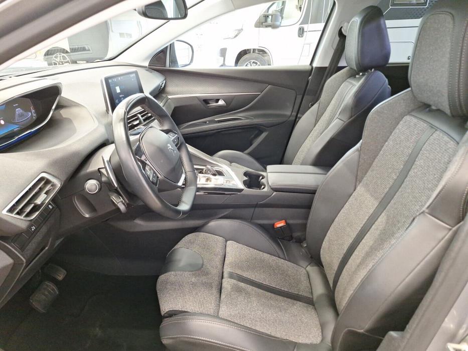 PEUGEOT 5008 2020
