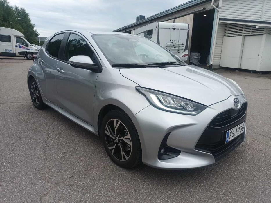 TOYOTA Yaris 2025