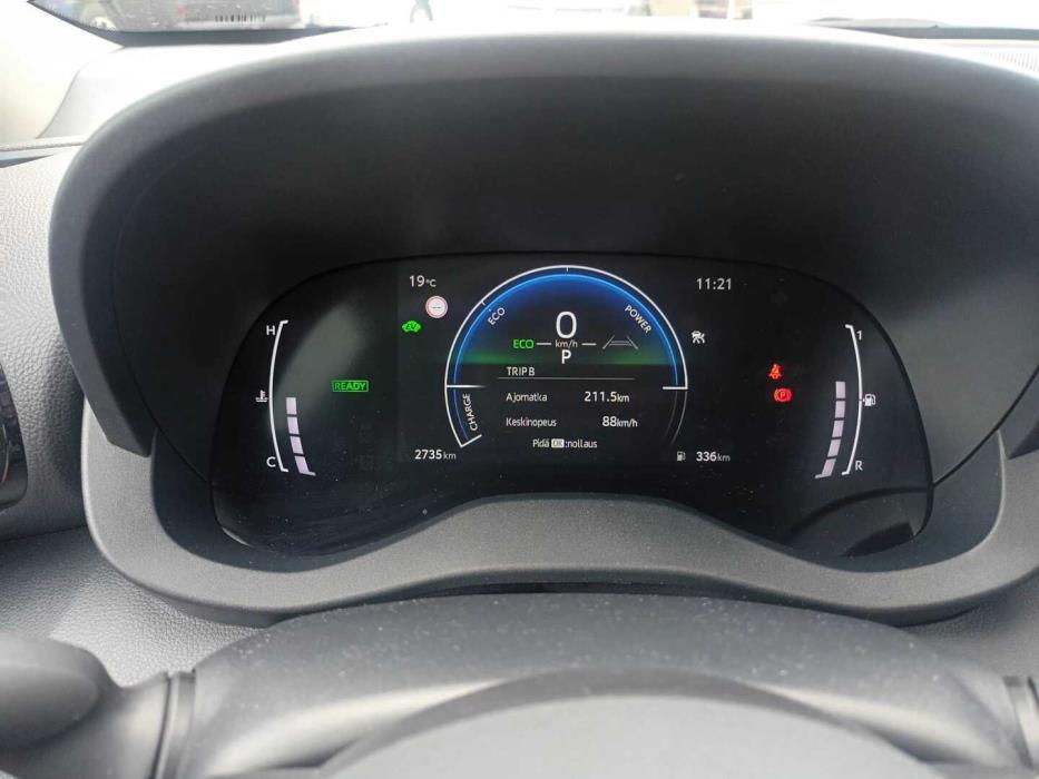 TOYOTA Yaris 2025