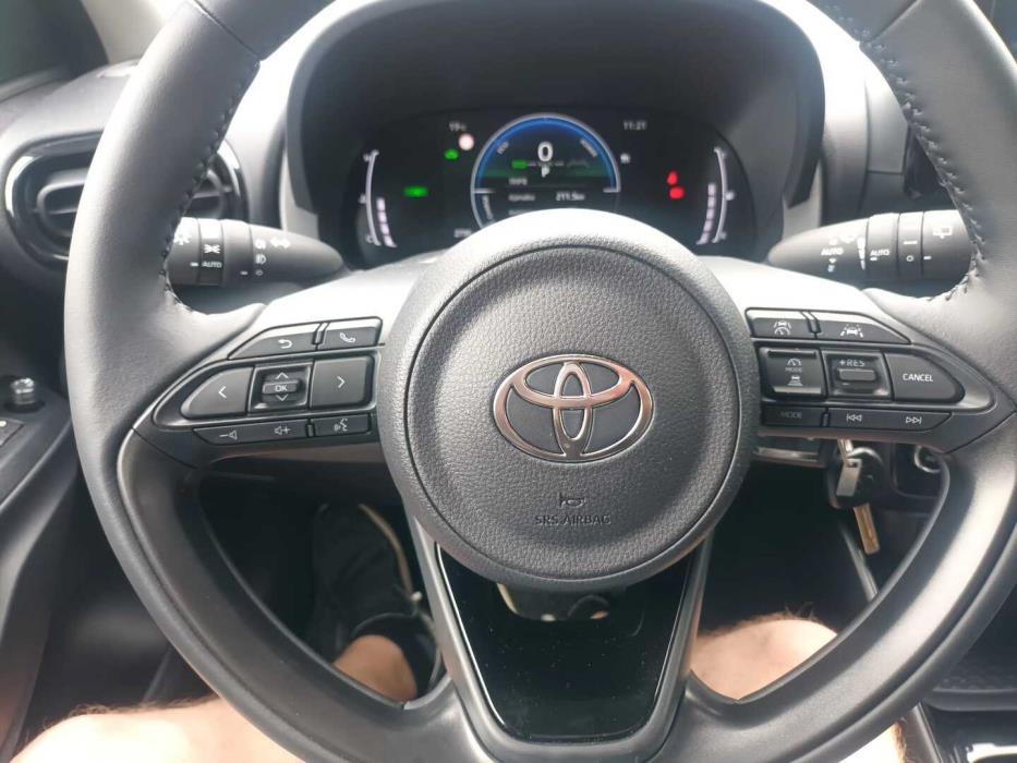 TOYOTA Yaris 2025