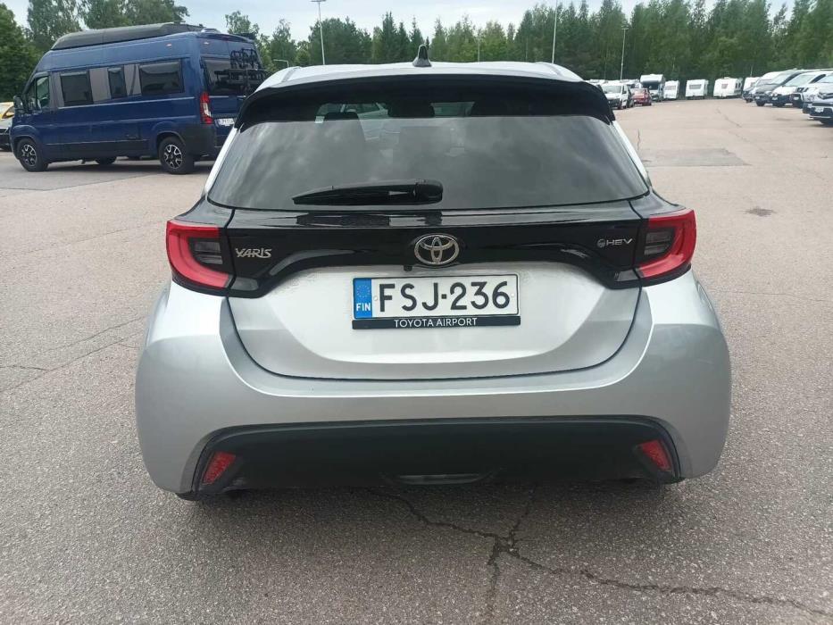 TOYOTA Yaris 2025