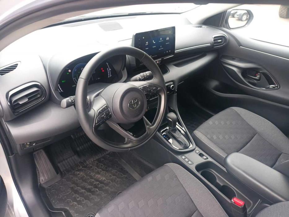 TOYOTA Yaris 2025