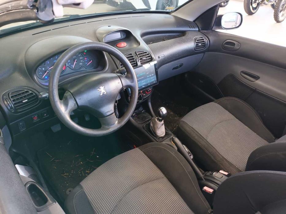 PEUGEOT 206 2002