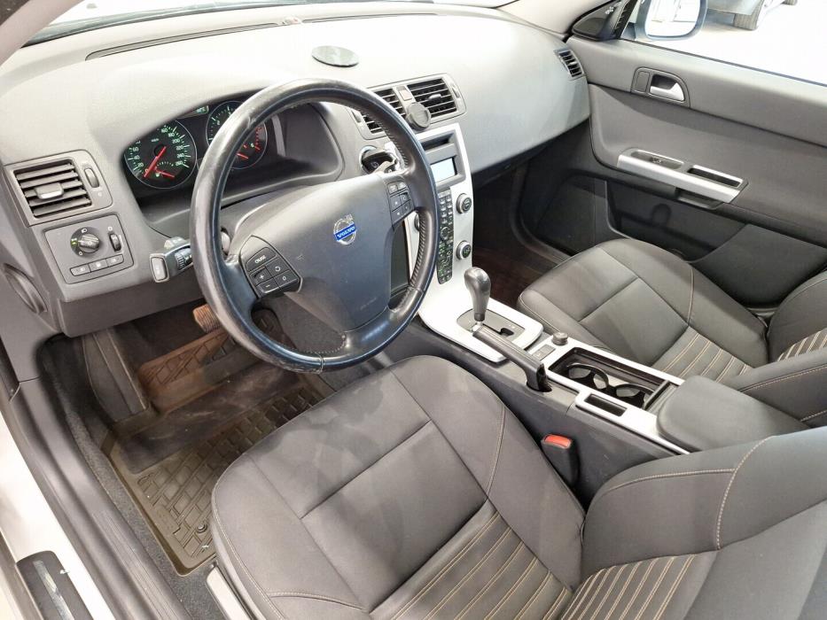 VOLVO V50 2011
