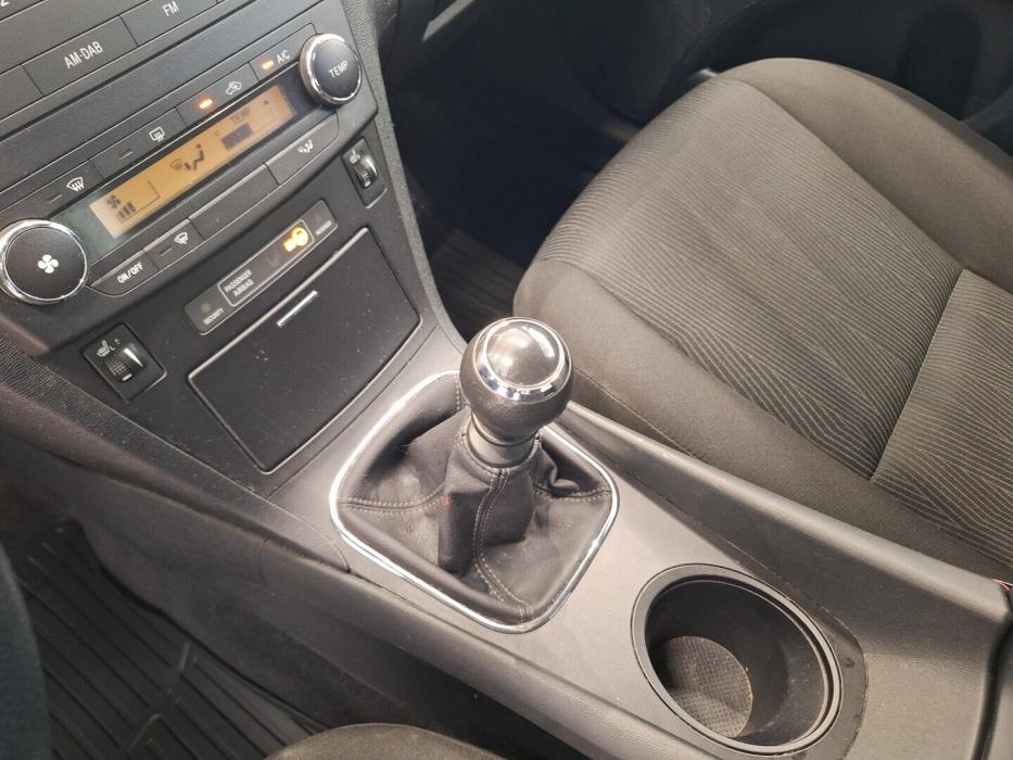 TOYOTA Avensis 2011