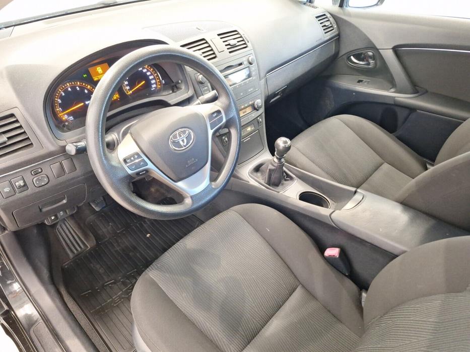 TOYOTA Avensis 2011