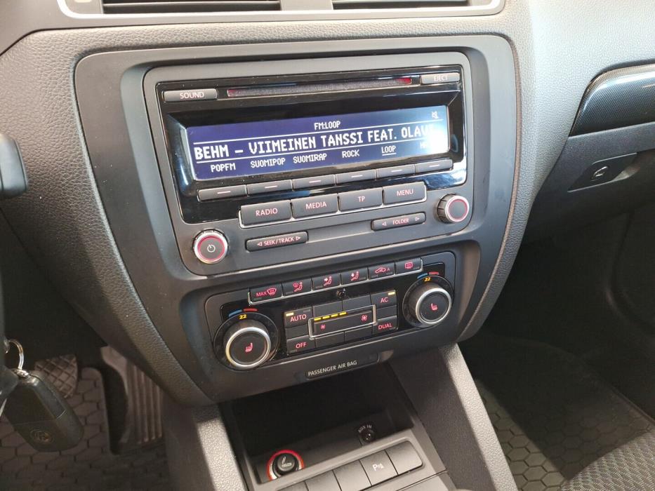 VOLKSWAGEN Jetta 2011