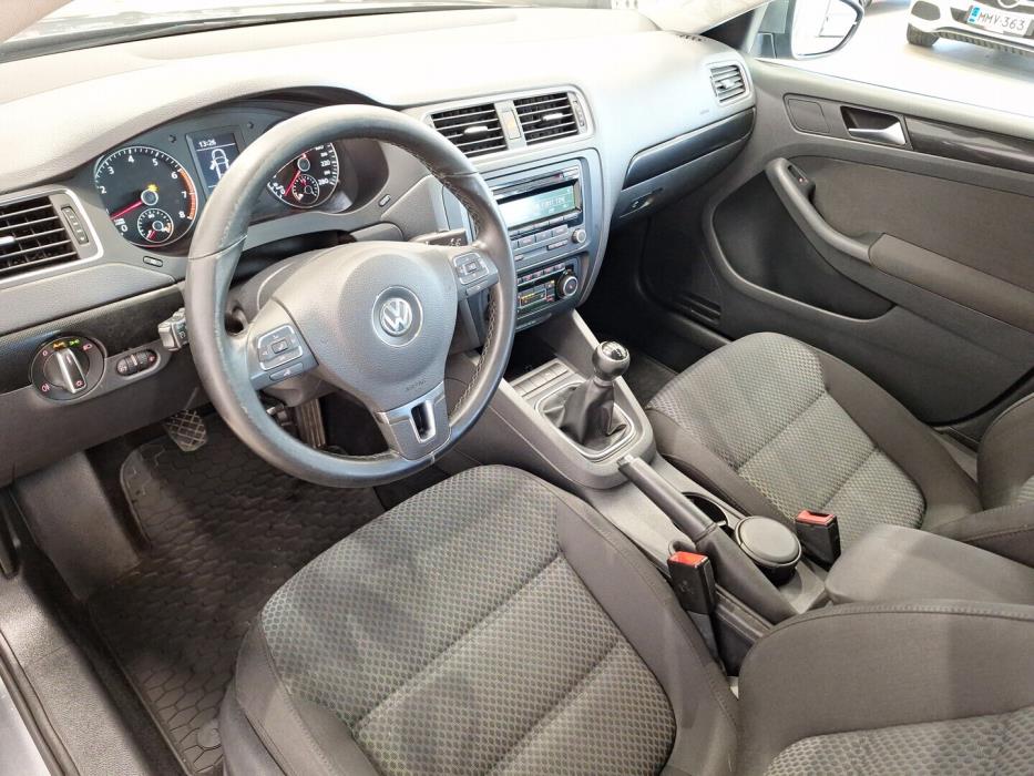 VOLKSWAGEN Jetta 2011