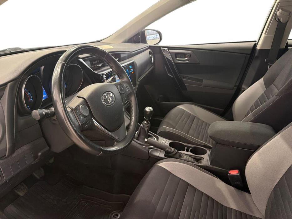 TOYOTA Auris 2017